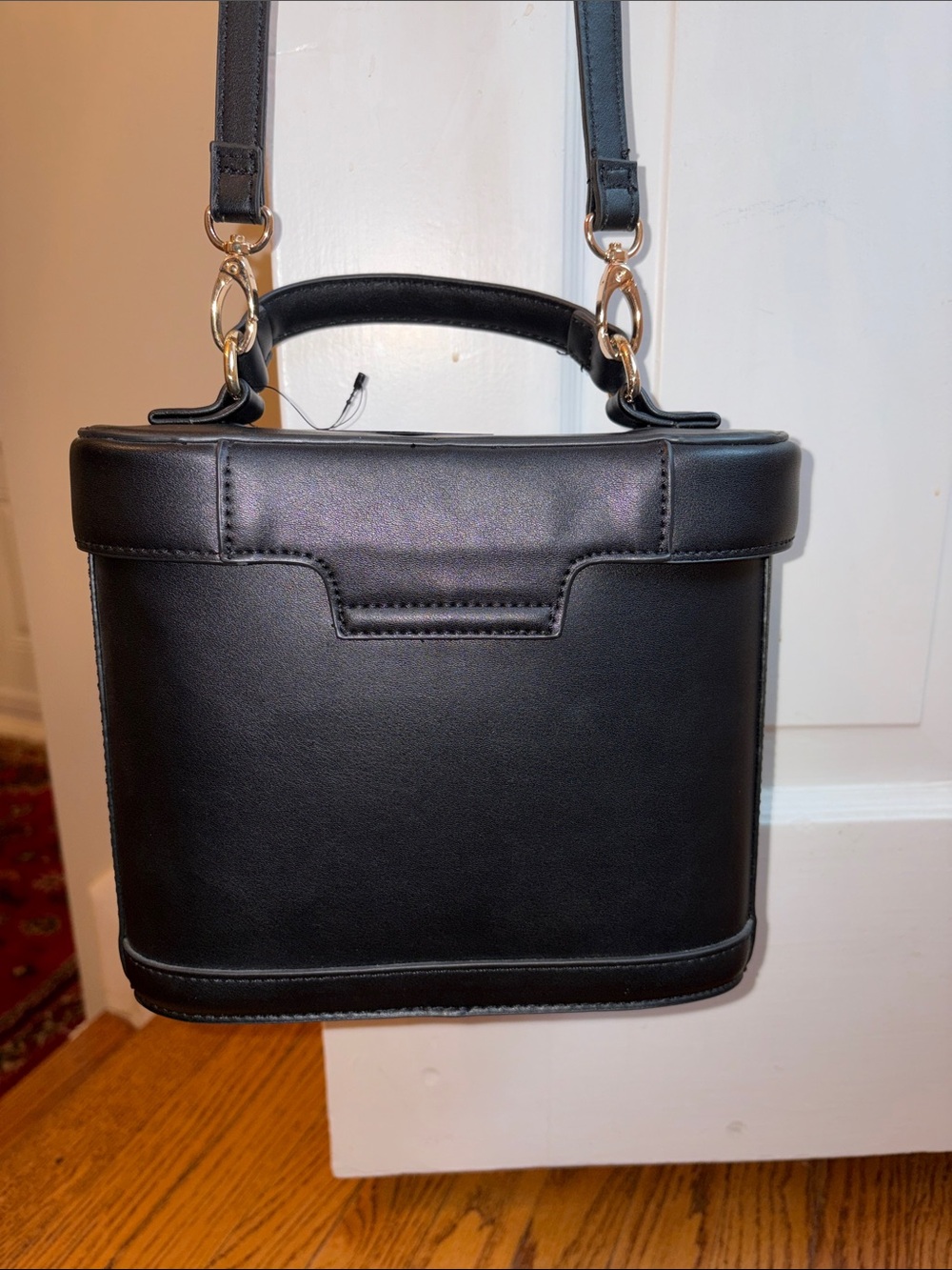Forever 21 Black Faux-Leather Crossbody Vanity Bag with Gold Hardware - Picture 11 of 12